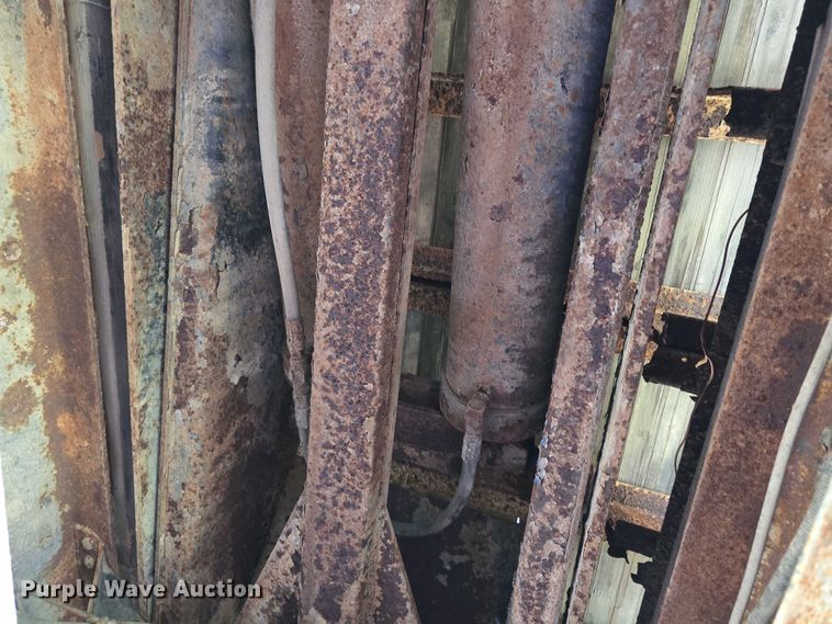 image for item EH8865 1987 GMC C7 grain truck