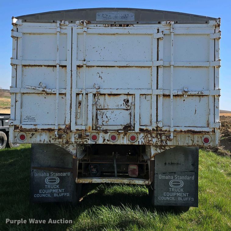 image for item EH8866 1991 Chevrolet Kodiak C7 grain truck