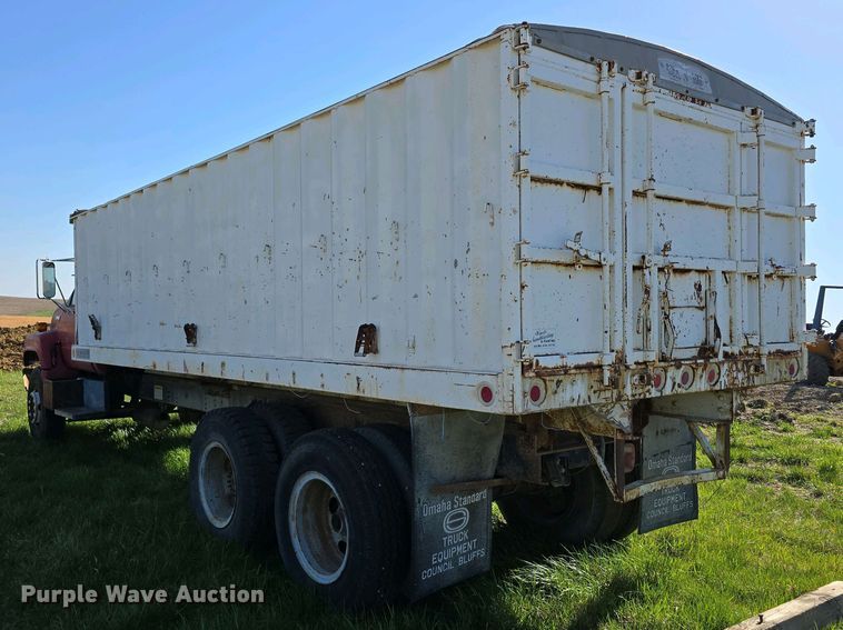 image for item EH8866 1991 Chevrolet Kodiak C7 grain truck