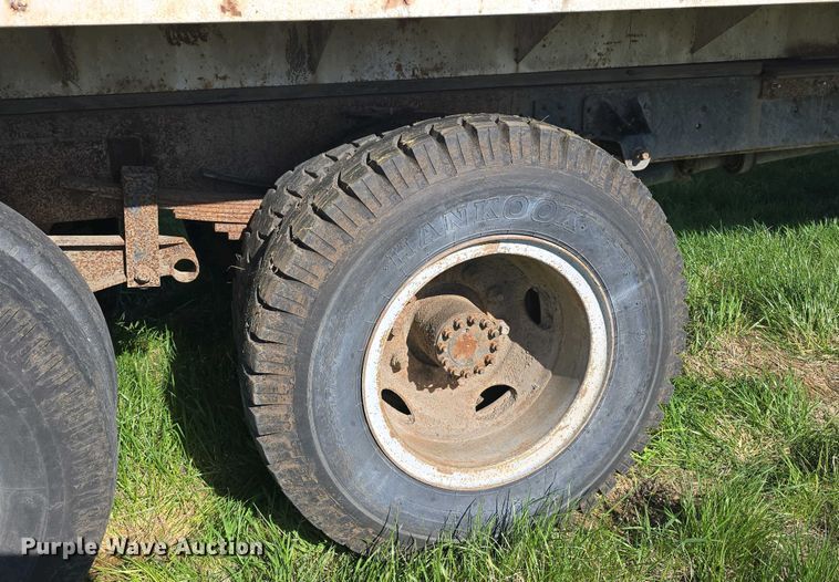 image for item EH8866 1991 Chevrolet Kodiak C7 grain truck