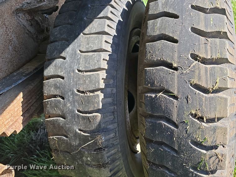 image for item EH8866 1991 Chevrolet Kodiak C7 grain truck