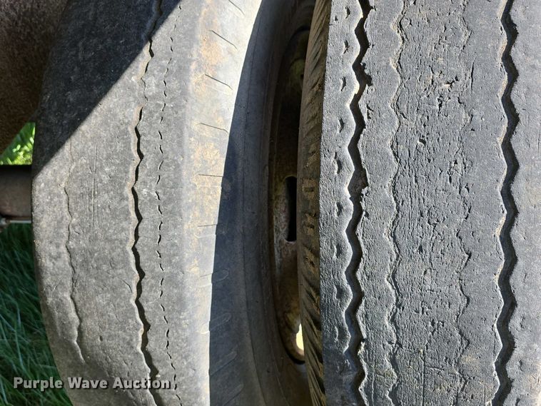 image for item EH8866 1991 Chevrolet Kodiak C7 grain truck