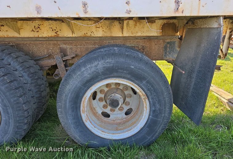 image for item EH8866 1991 Chevrolet Kodiak C7 grain truck