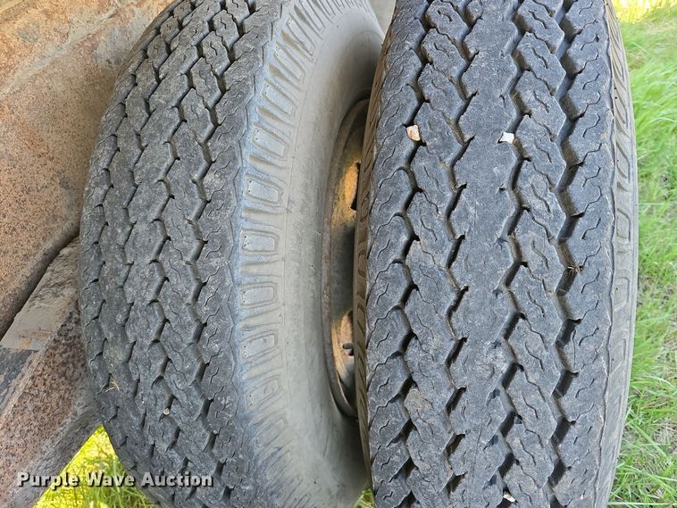 image for item EH8866 1991 Chevrolet Kodiak C7 grain truck