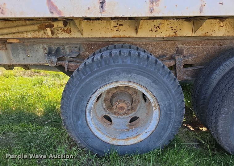 image for item EH8866 1991 Chevrolet Kodiak C7 grain truck