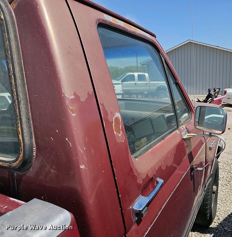 image for item EH8886 1990 Ford F150 pickup truck