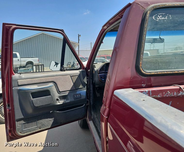 image for item EH8886 1990 Ford F150 pickup truck