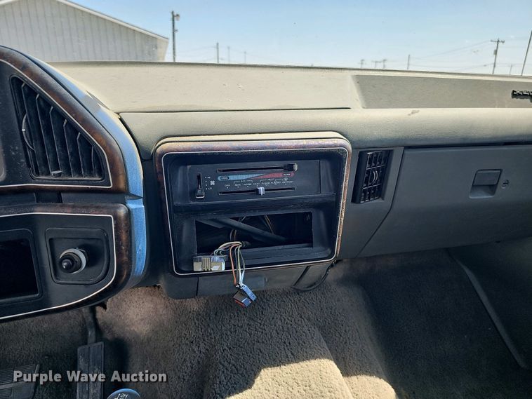 image for item EH8886 1990 Ford F150 pickup truck