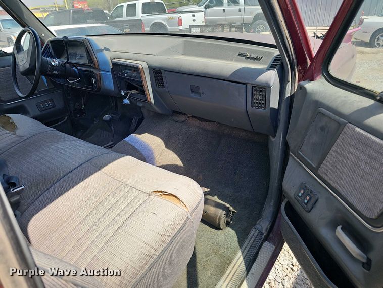 image for item EH8886 1990 Ford F150 pickup truck