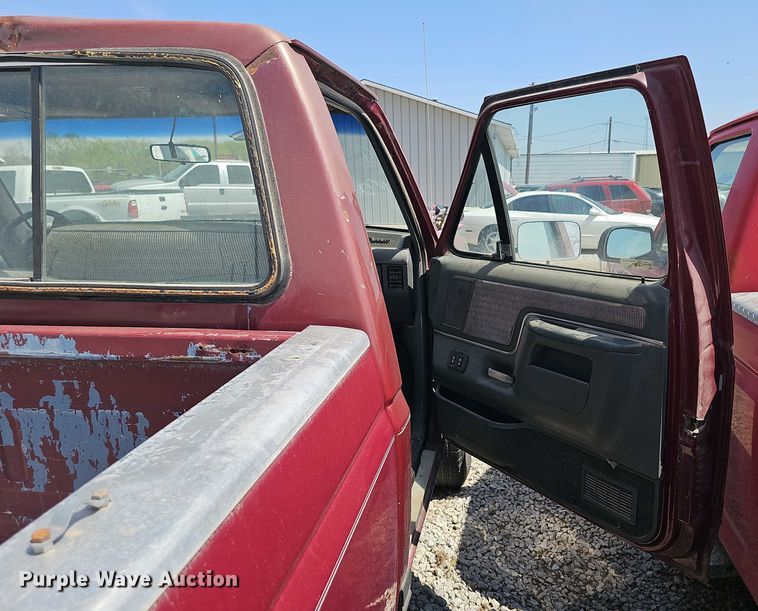 image for item EH8886 1990 Ford F150 pickup truck