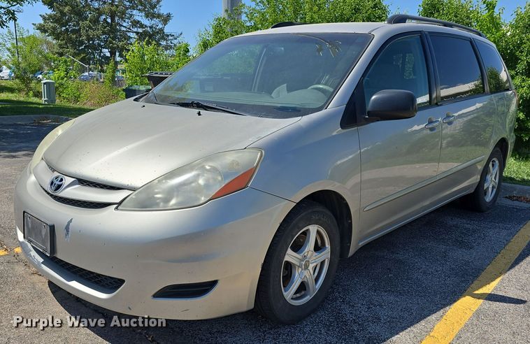 image for item EH8954 2006 Toyota Sienna LE van