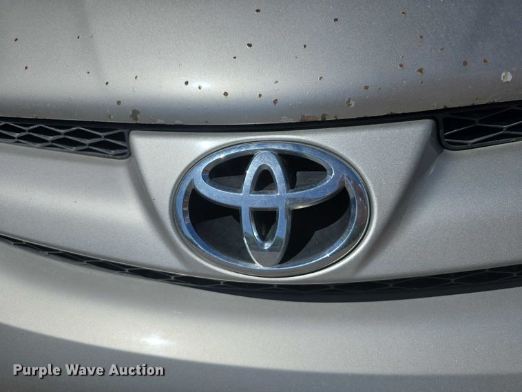 image for item EH8954 2006 Toyota Sienna LE van