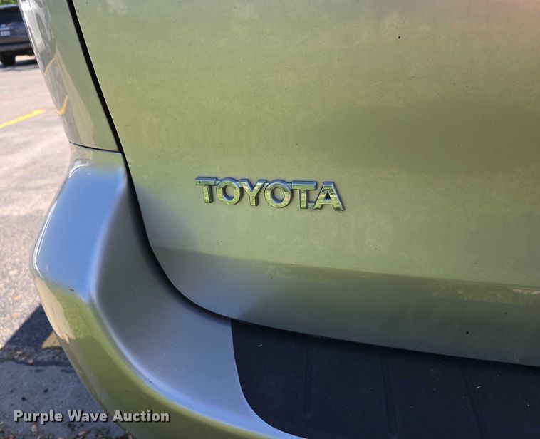 image for item EH8954 2006 Toyota Sienna LE van