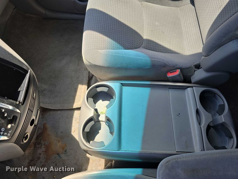 image for item EH8954 2006 Toyota Sienna LE van