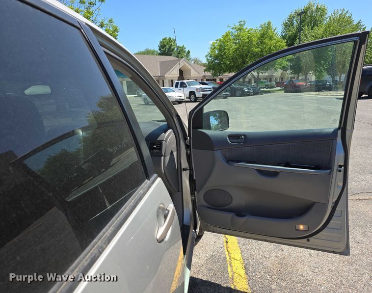 image for item EH8954 2006 Toyota Sienna LE van