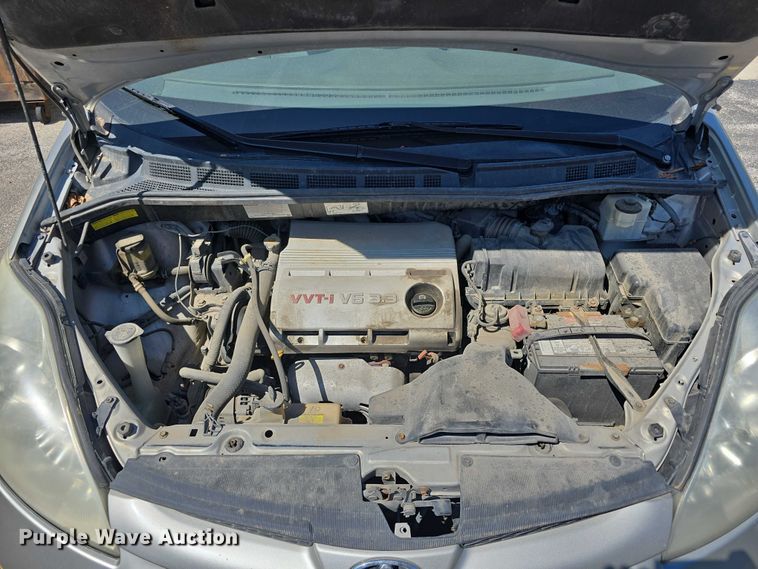 image for item EH8954 2006 Toyota Sienna LE van