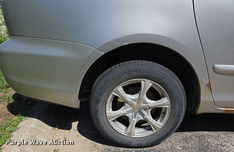 image for item EH8954 2006 Toyota Sienna LE van