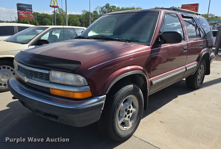 image for item EH8958 1999 Chevrolet Blazer LS SUV