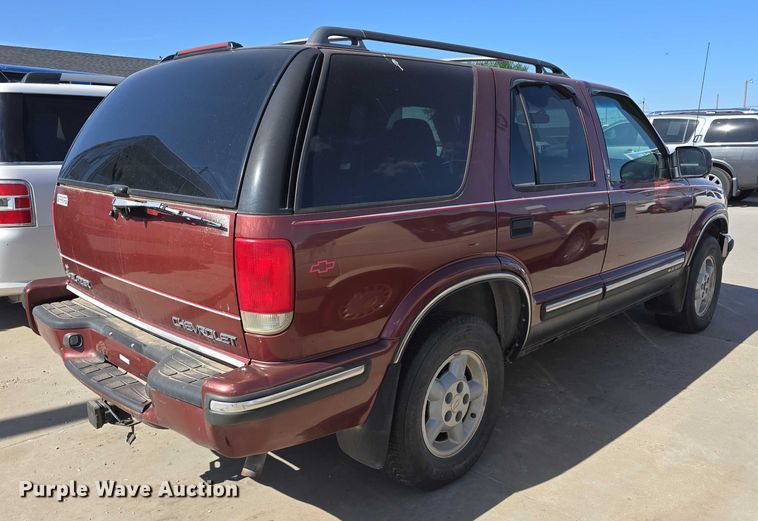 image for item EH8958 1999 Chevrolet Blazer LS SUV