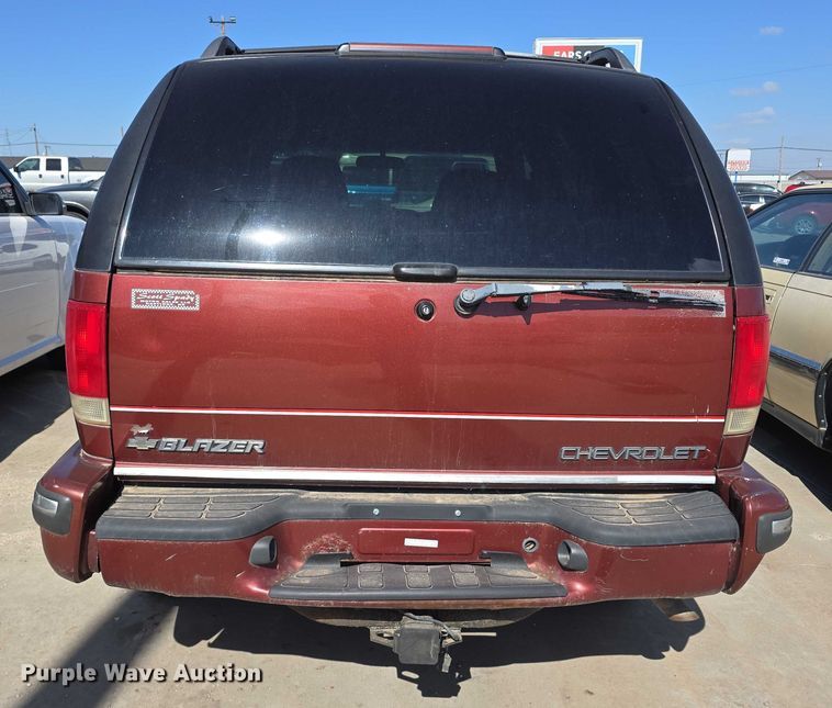 image for item EH8958 1999 Chevrolet Blazer LS SUV