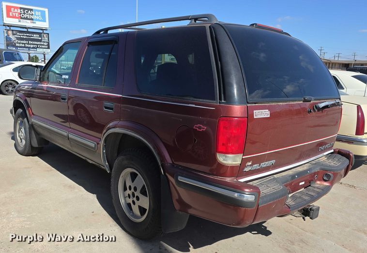 image for item EH8958 1999 Chevrolet Blazer LS SUV