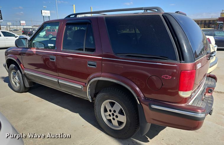 image for item EH8958 1999 Chevrolet Blazer LS SUV
