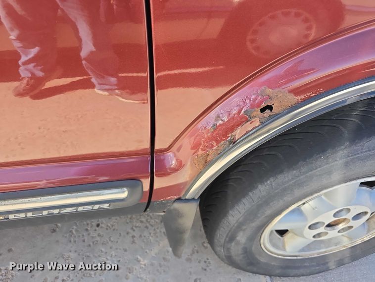 image for item EH8958 1999 Chevrolet Blazer LS SUV