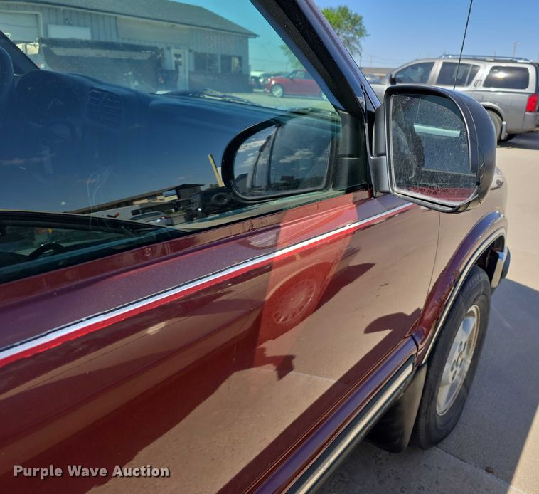 image for item EH8958 1999 Chevrolet Blazer LS SUV