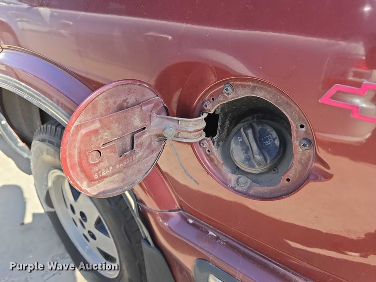 image for item EH8958 1999 Chevrolet Blazer LS SUV