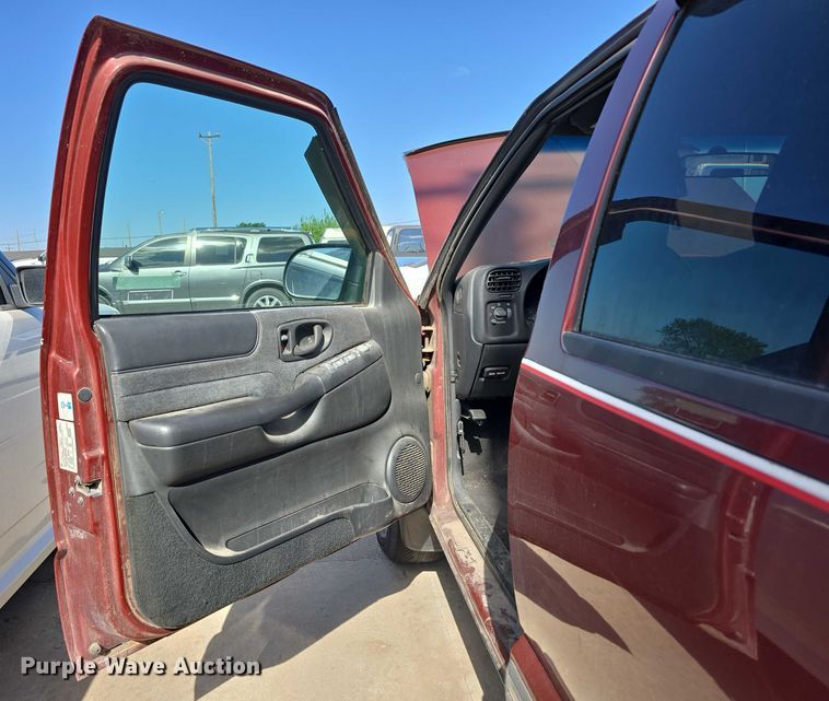 image for item EH8958 1999 Chevrolet Blazer LS SUV