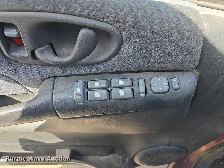 image for item EH8958 1999 Chevrolet Blazer LS SUV