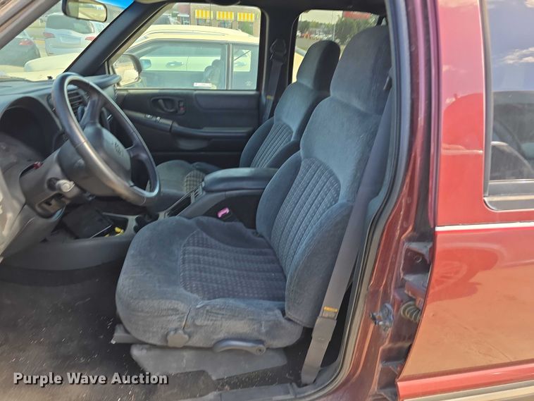 image for item EH8958 1999 Chevrolet Blazer LS SUV