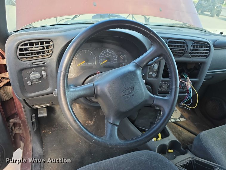 image for item EH8958 1999 Chevrolet Blazer LS SUV