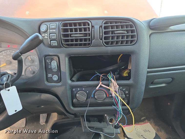 image for item EH8958 1999 Chevrolet Blazer LS SUV