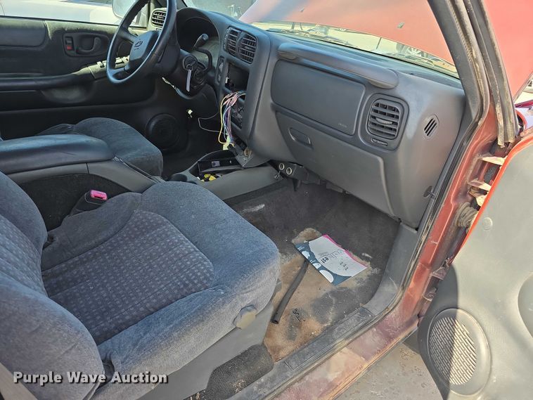 image for item EH8958 1999 Chevrolet Blazer LS SUV