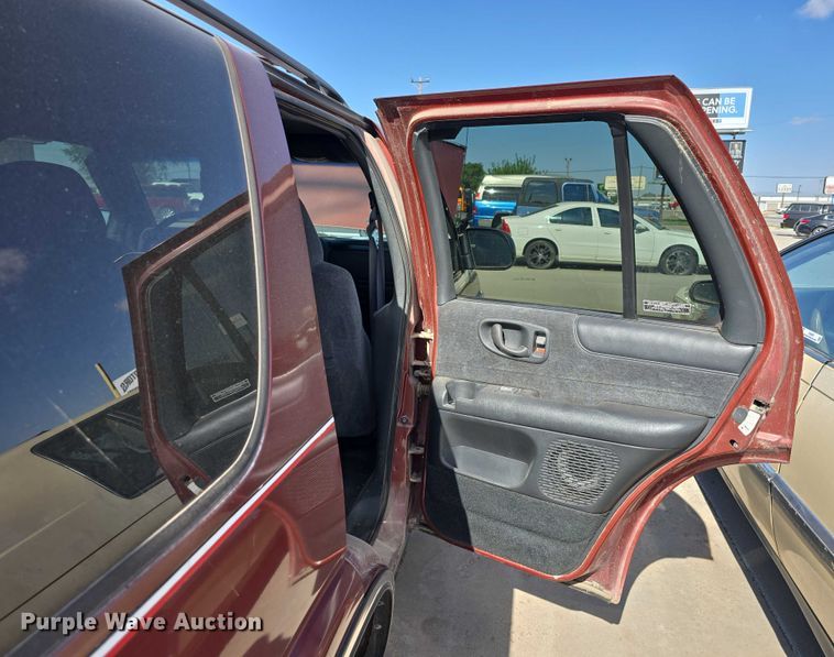 image for item EH8958 1999 Chevrolet Blazer LS SUV