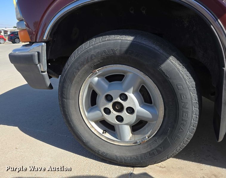 image for item EH8958 1999 Chevrolet Blazer LS SUV