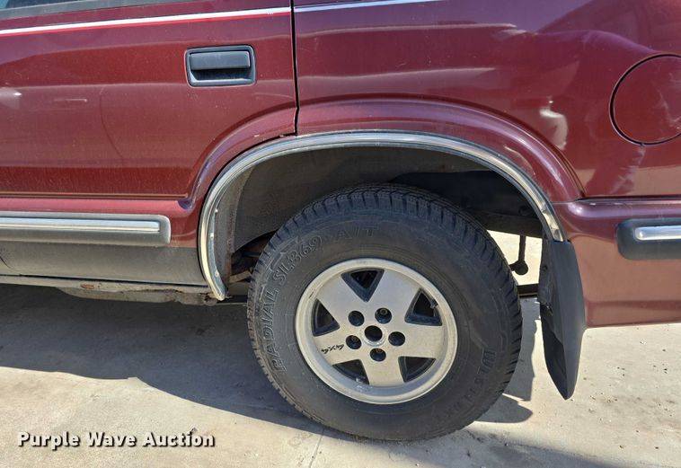 image for item EH8958 1999 Chevrolet Blazer LS SUV