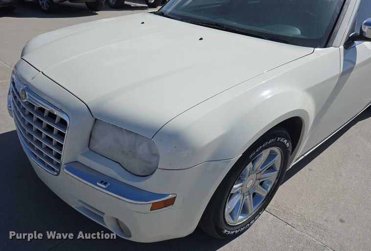image for item EH8959 2005 Chrysler 300 