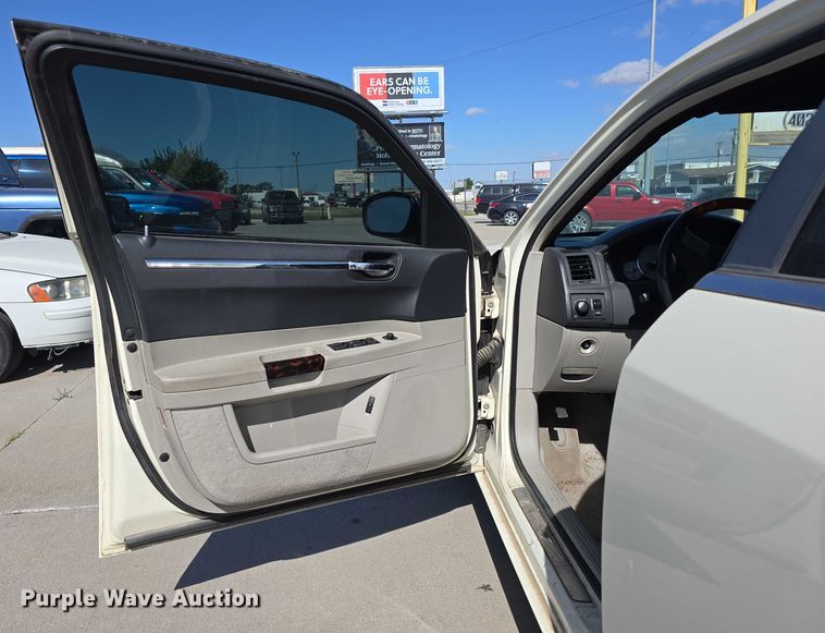 image for item EH8959 2005 Chrysler 300 