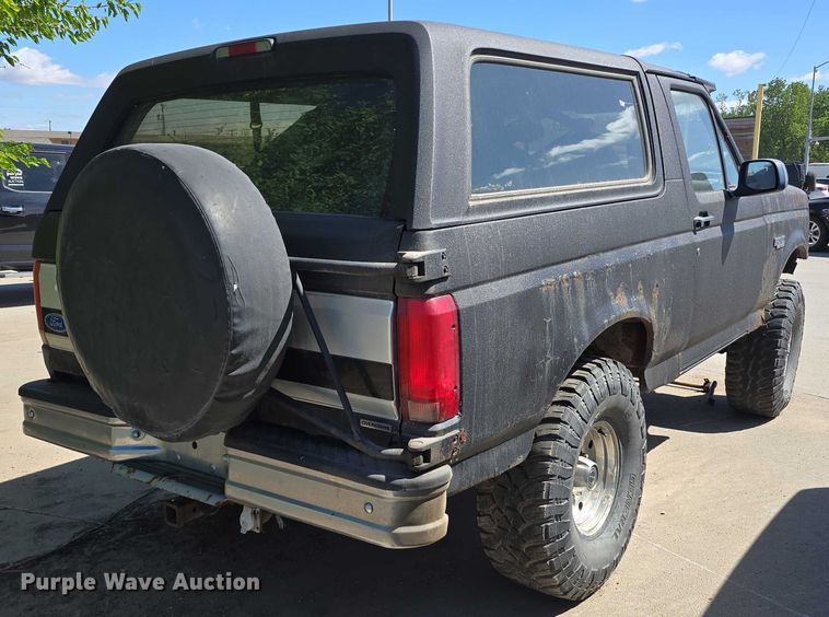 image for item EH8963 1996 Ford Bronco XLT SUV