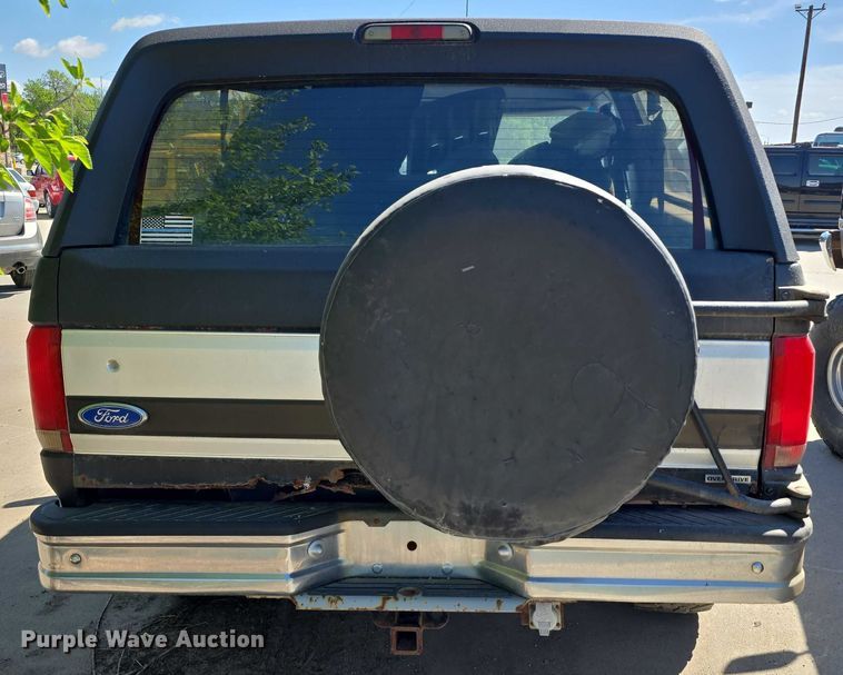 image for item EH8963 1996 Ford Bronco XLT SUV