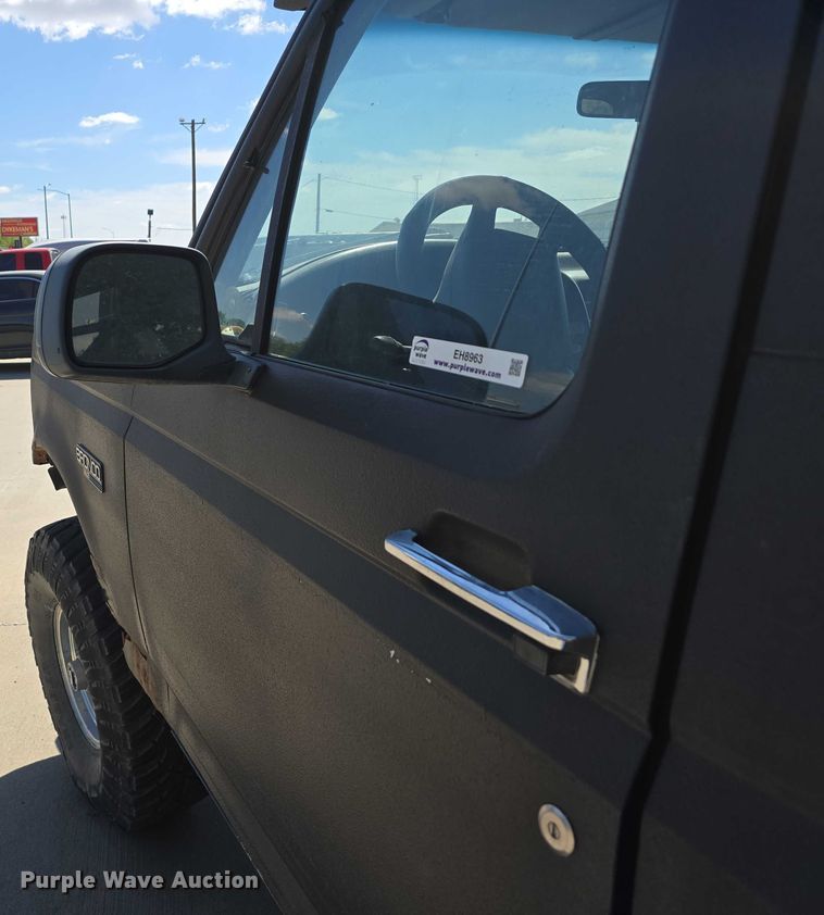 image for item EH8963 1996 Ford Bronco XLT SUV