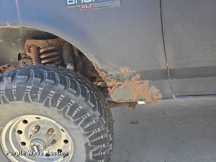 image for item EH8963 1996 Ford Bronco XLT SUV