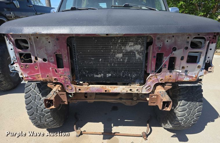 image for item EH8963 1996 Ford Bronco XLT SUV