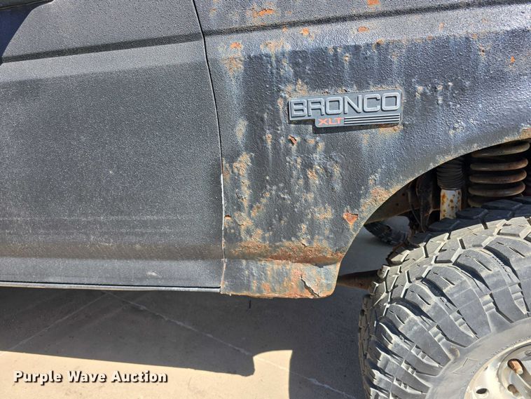 image for item EH8963 1996 Ford Bronco XLT SUV