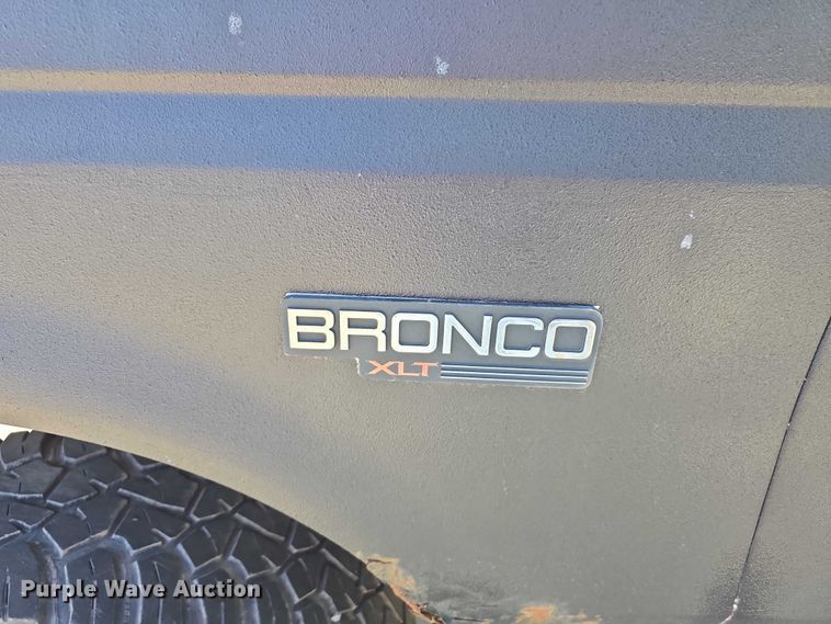 image for item EH8963 1996 Ford Bronco XLT SUV