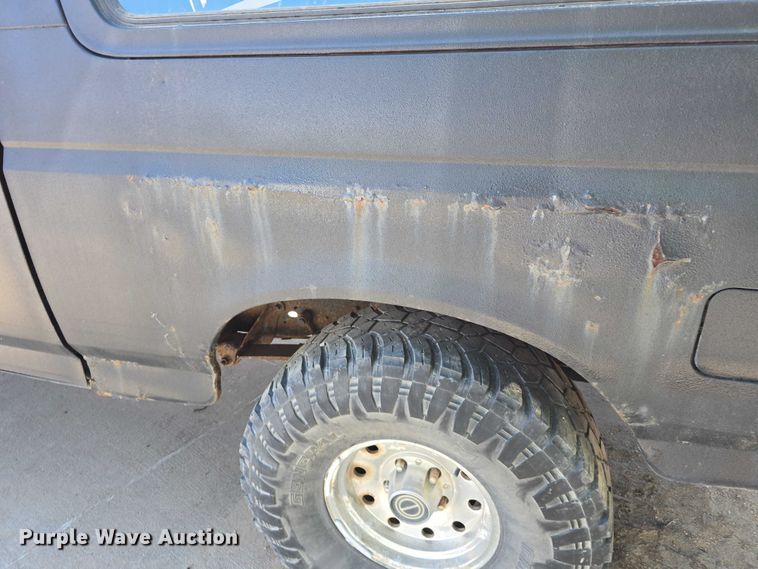 image for item EH8963 1996 Ford Bronco XLT SUV