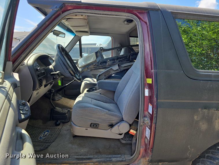 image for item EH8963 1996 Ford Bronco XLT SUV