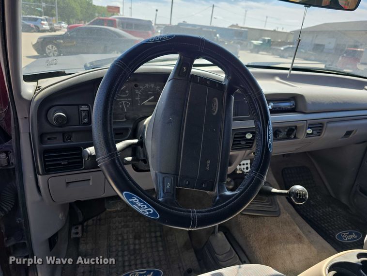 image for item EH8963 1996 Ford Bronco XLT SUV